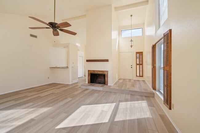 Building Photo - 4330 Willow Beach Dr