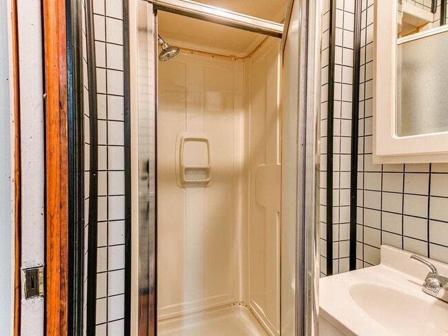 Building Photo - Beautiful 3 bed 2.5 bath home in the Country