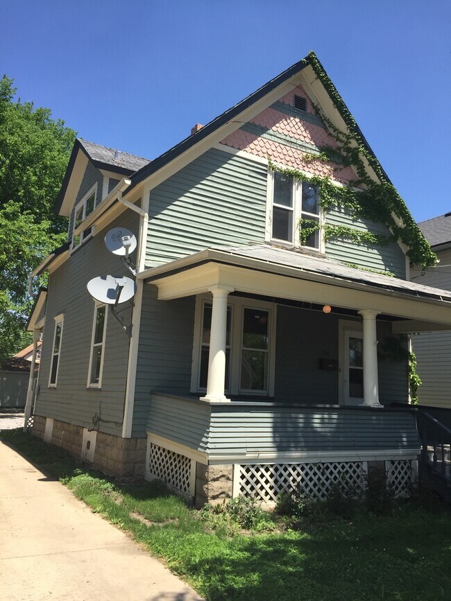 Building Photo - 2 Bed 1 Bath House Aurora's Tanner Histori...