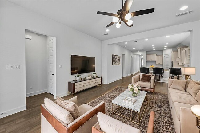 Building Photo - 176 Plumbago Loop