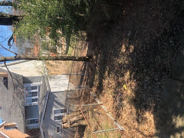 Building Photo - 2343 Sherbrook St