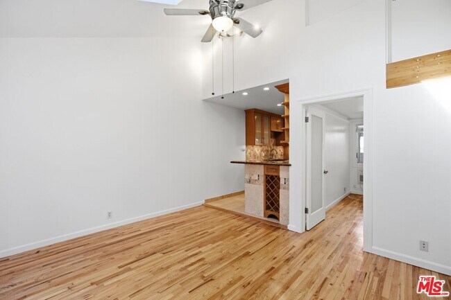Building Photo - 325 Vernon Ave