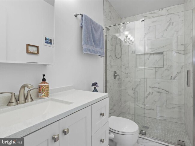 Building Photo - 1813 Bay St SE