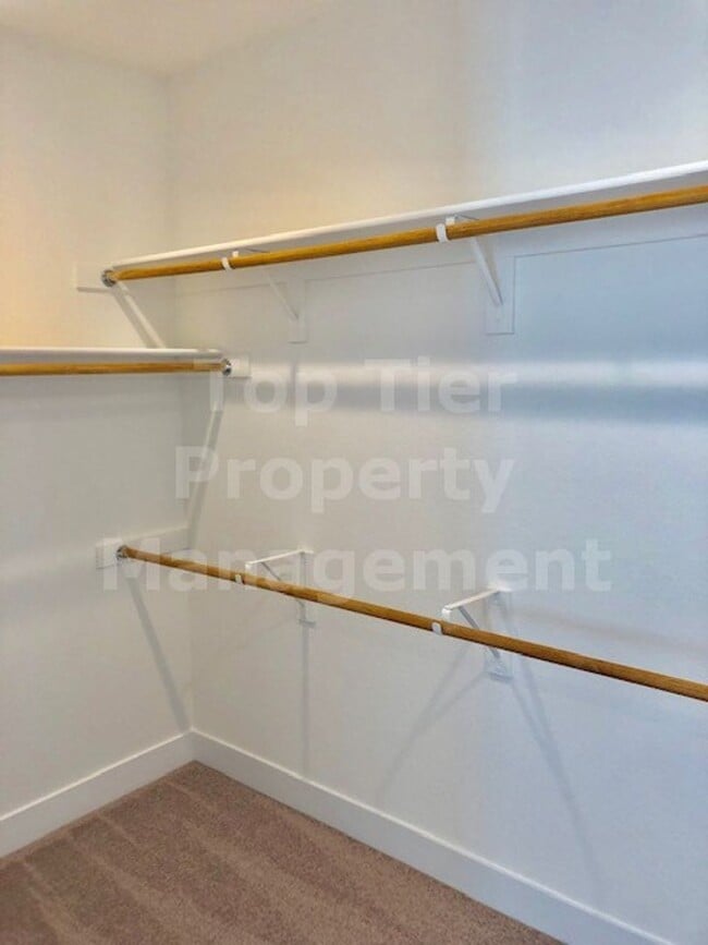 Building Photo - Beautiful tri-level 3 Bd/2.5 Ba, 2000 sf single-family house in Pleasant Hill available for lease...