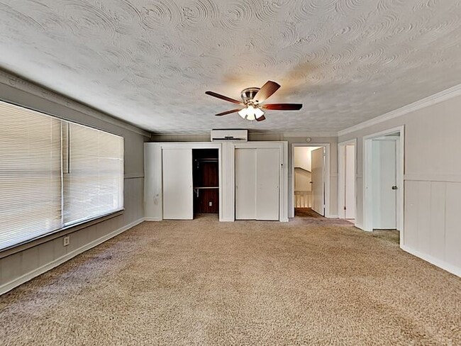 Building Photo - No Application Fee* Plus $250 Off First 2 ...