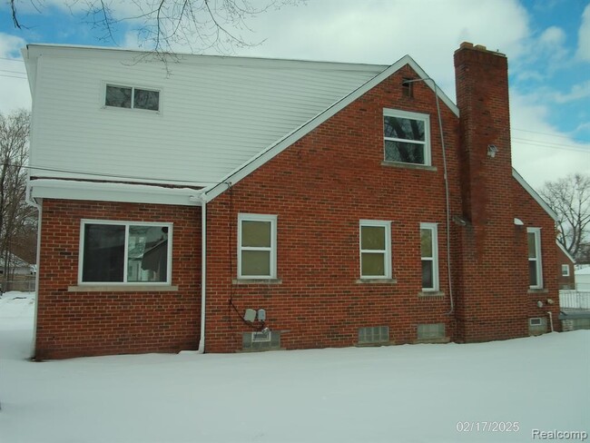 Building Photo - 19459 Shields St