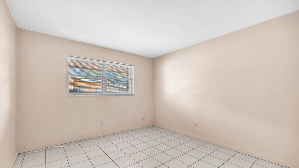Building Photo - 6116 SW 39th St