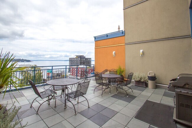 Building Photo - 2bd/1.75ba Seattle Condo