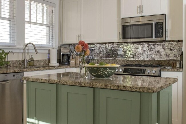 Building Photo - 801 Durant Pl NE