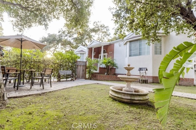 Building Photo - 2255 E Chevy Chase Dr