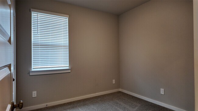 Building Photo - 16817 Harvest Grv Ln