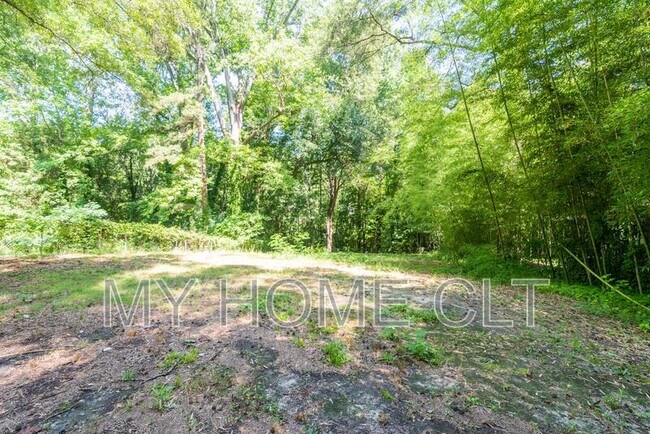 Building Photo - 1108 W Walnut Ave