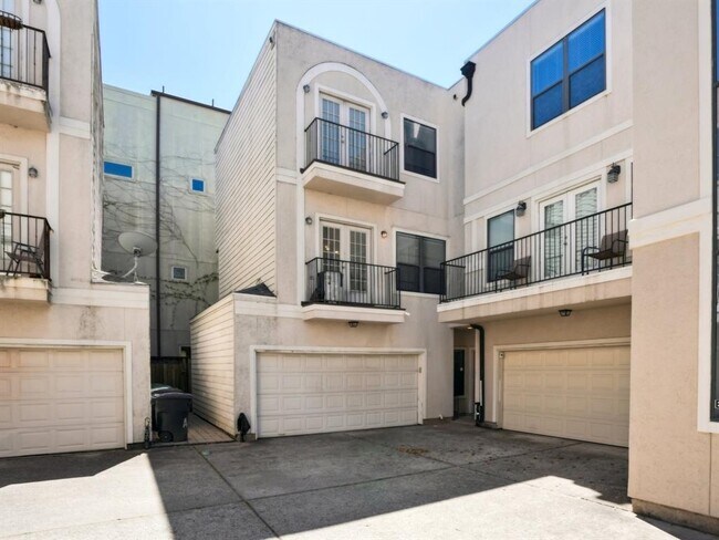 Building Photo - 4411 Koehler St