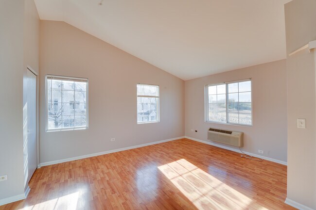 Building Photo - 1231 Silverstone Dr