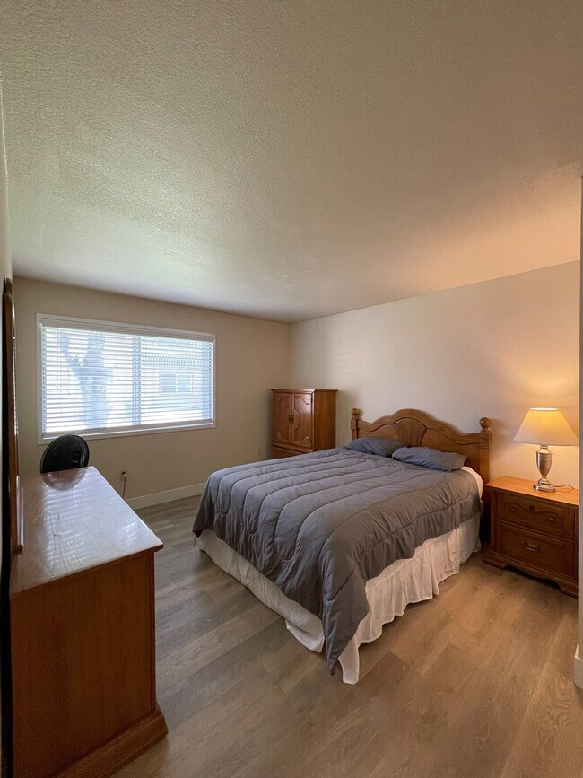 Building Photo - 604 N Columbia Center Blvd