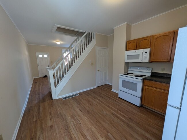 Building Photo - Beautiful Remodeled 3 Bedroom Home