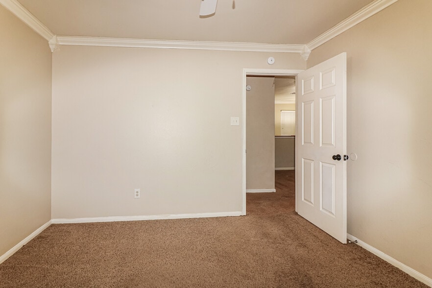 Building Photo - 3021 Shady Creek Ln