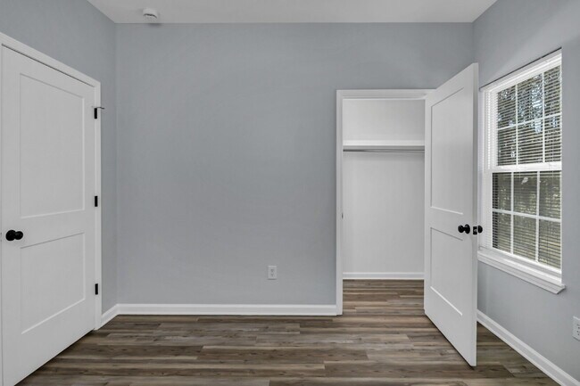 Building Photo - 32 Roberson St