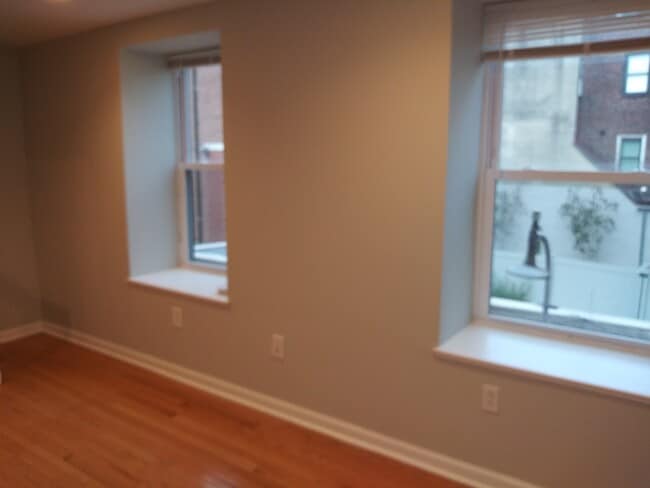 Building Photo - 733 Carpenter St