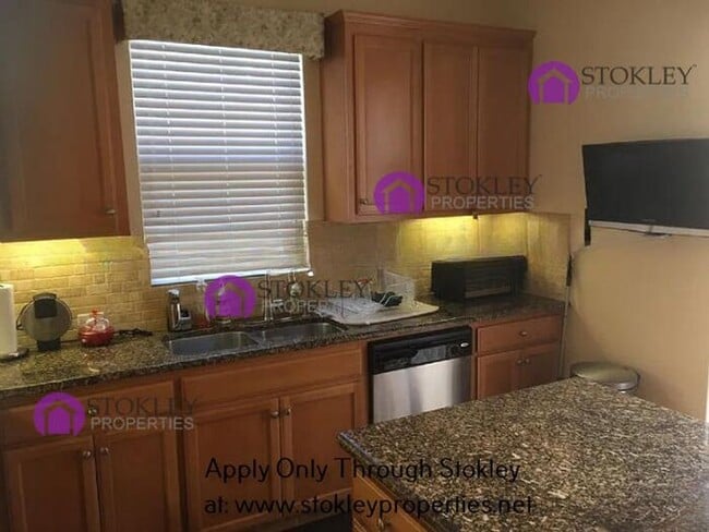 Building Photo - 2103 Maidenhair Way