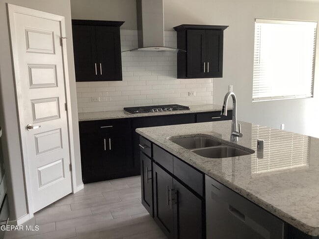 Building Photo - 116 Sarah Trl