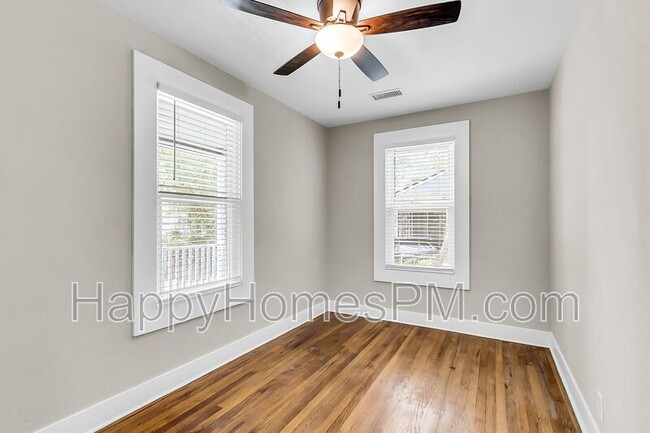 Building Photo - 2308 Aintree Ave