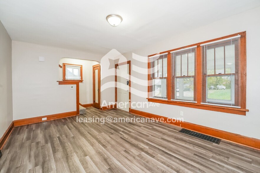 Building Photo - 1300 Brandon Ave