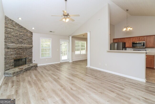 Building Photo - 216 Overlook Dr