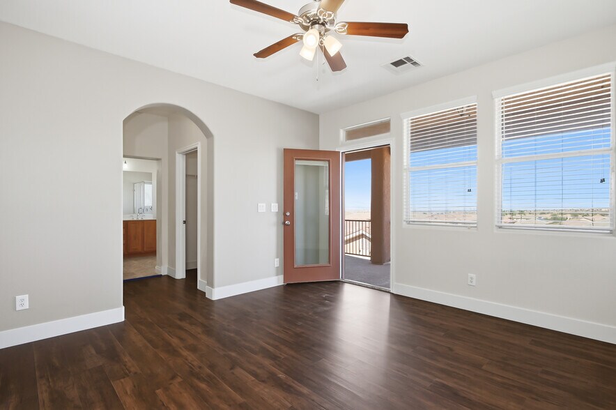 Building Photo - 2848 Trossachs St