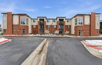 Building Photo - $1,640.95, 2-bed, 2-bath condo located in Aurora.