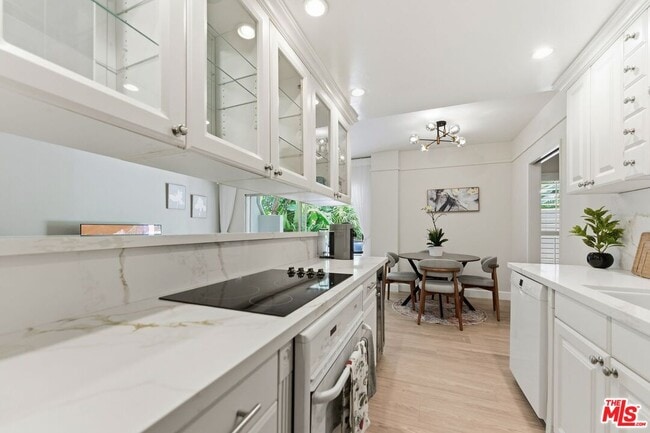 Building Photo - 1131 Alta Loma Rd