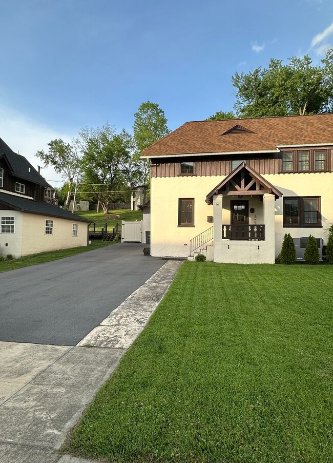 Building Photo - 3 bedroom, 2 bath, furnished Kingsport, TN