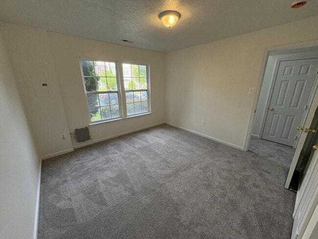 Building Photo - 1006 Hickam Rd