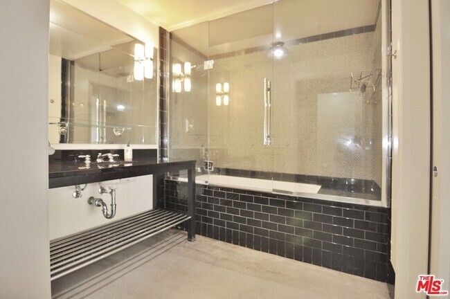 Building Photo - 849 S Broadway