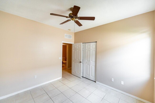 Building Photo - 806 SW Rocky Bayou Terrace