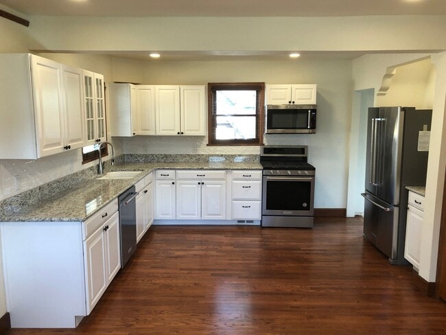 Building Photo - ALL PROSPECTIVE TENANTS MUST SUBMIT A $58 NON-REFUNDABLE APPLICATION FEE PER APPLICANT ONLINE AND...