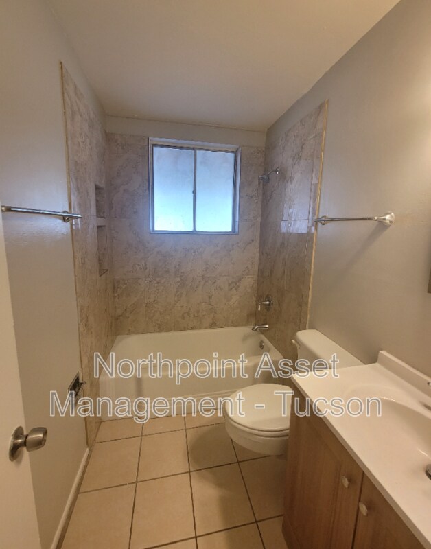 Building Photo - 210 S Alandale Pl