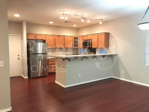 Building Photo - 10828 Avenzano St