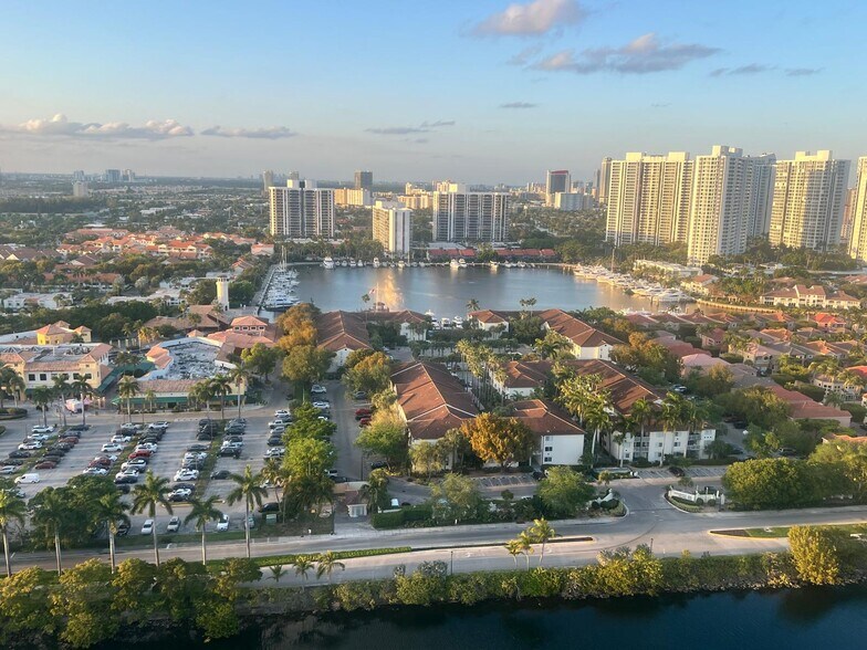 Building Photo - 3625 N Country Club Dr