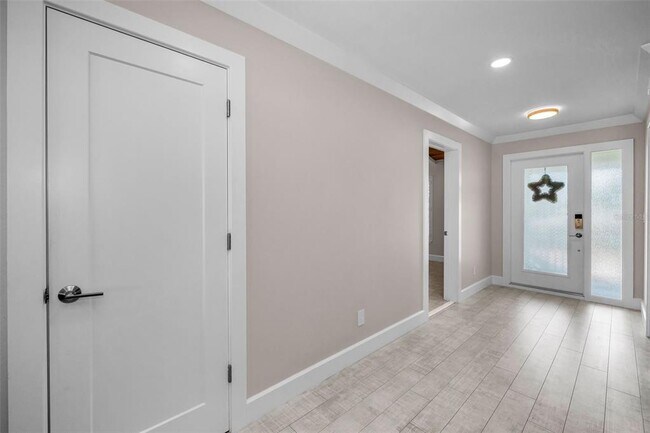 Building Photo - 804 Bay Point Dr