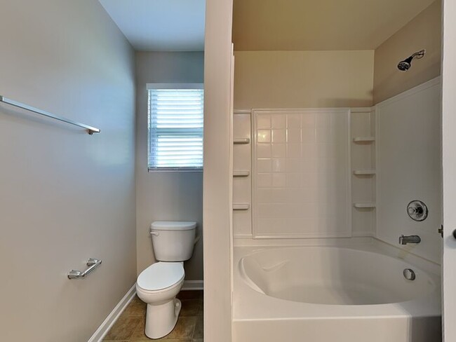 Building Photo - Spacious 4-Bedroom Home in Crystal Lakes ?...
