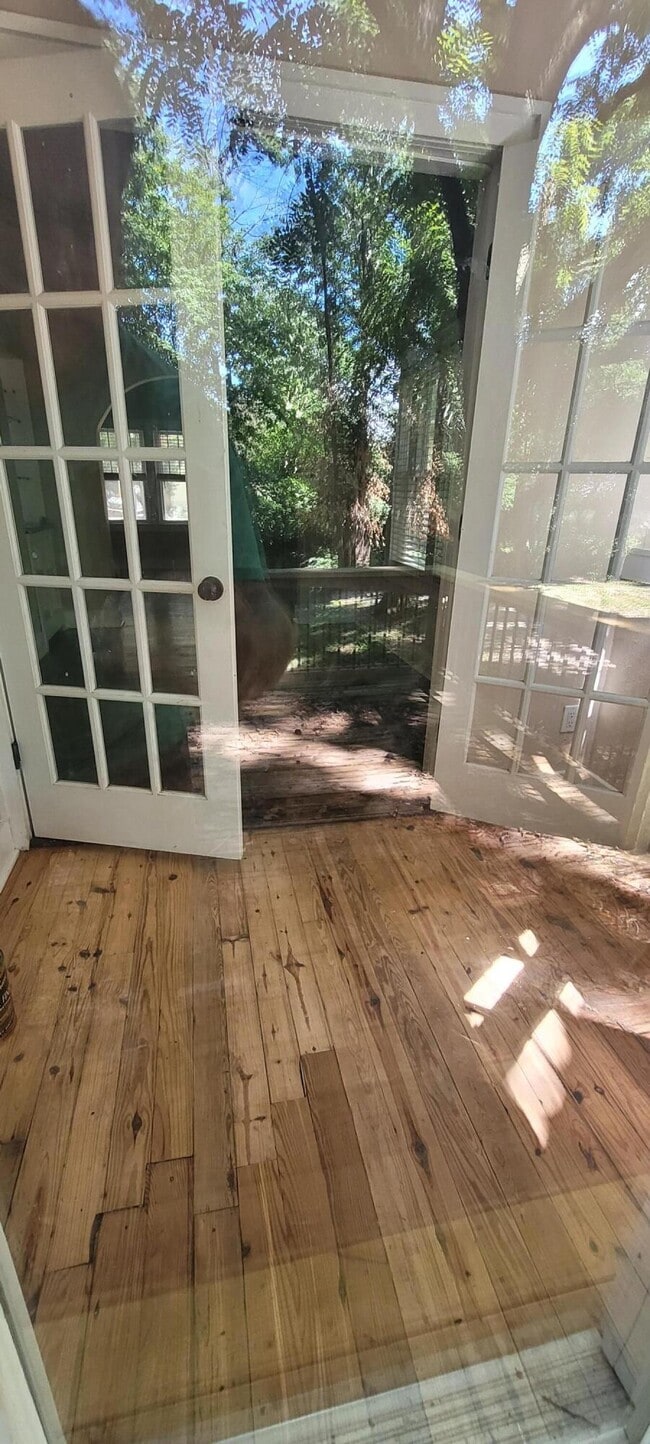 Building Photo - 619 S Kentwood Ave