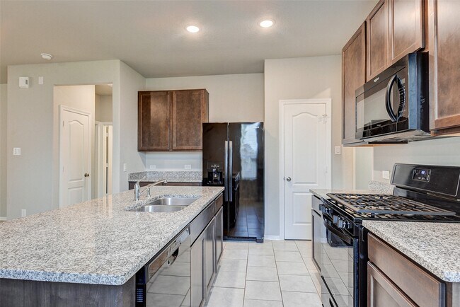 Building Photo - 40735 Gate Ridge Dr