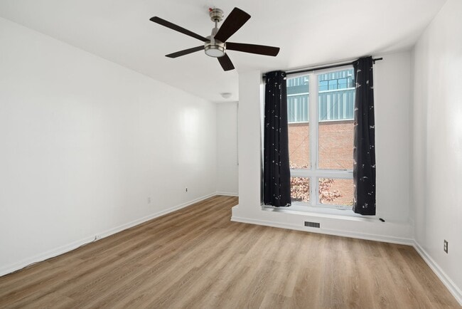 Building Photo - Incredible Rittenhouse Home