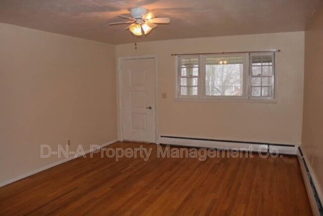 Building Photo - 106 3rd St