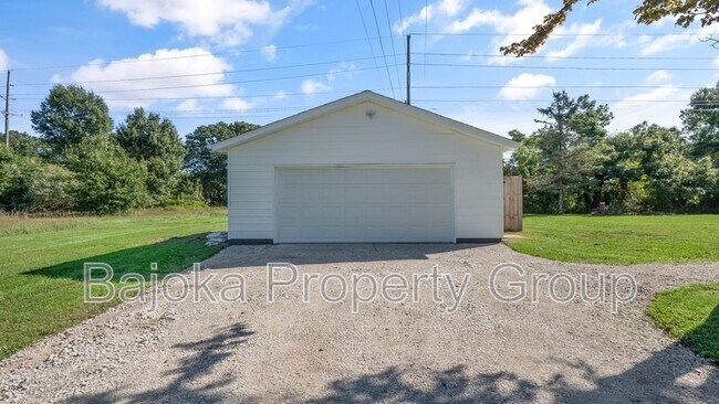 Building Photo - 3582 N Milford Rd