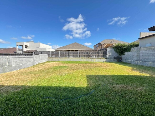 Building Photo - 120 Tranquilo Dr