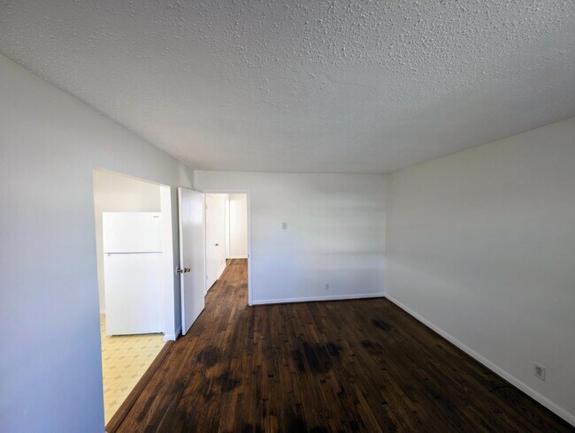 Building Photo - 905 Fatherland St