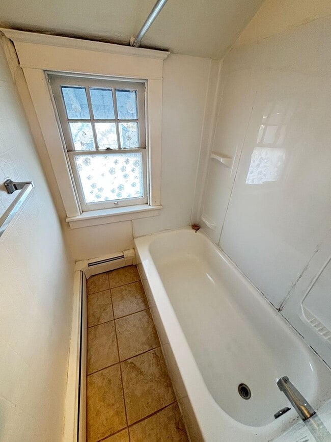 Building Photo - Charming Craftsman-Style Split Home – 3 Bedrooms, 1 Bath