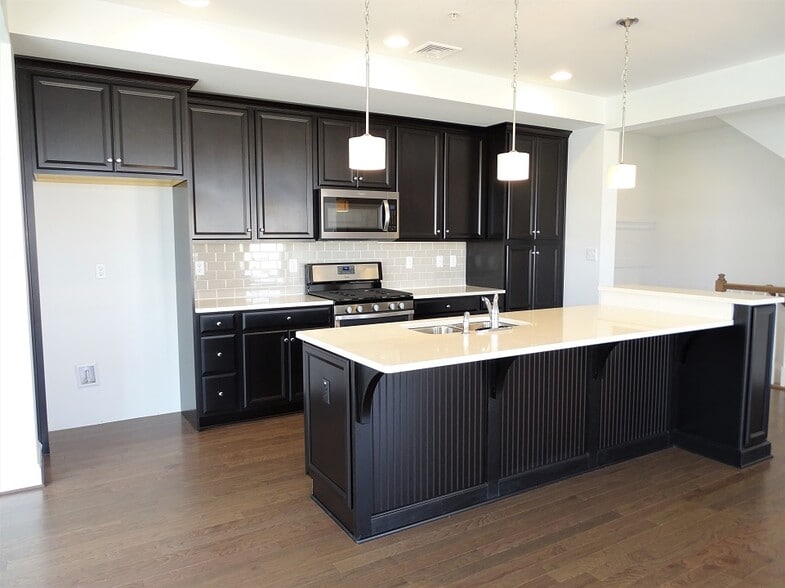 Building Photo - 320 Mayer Pl